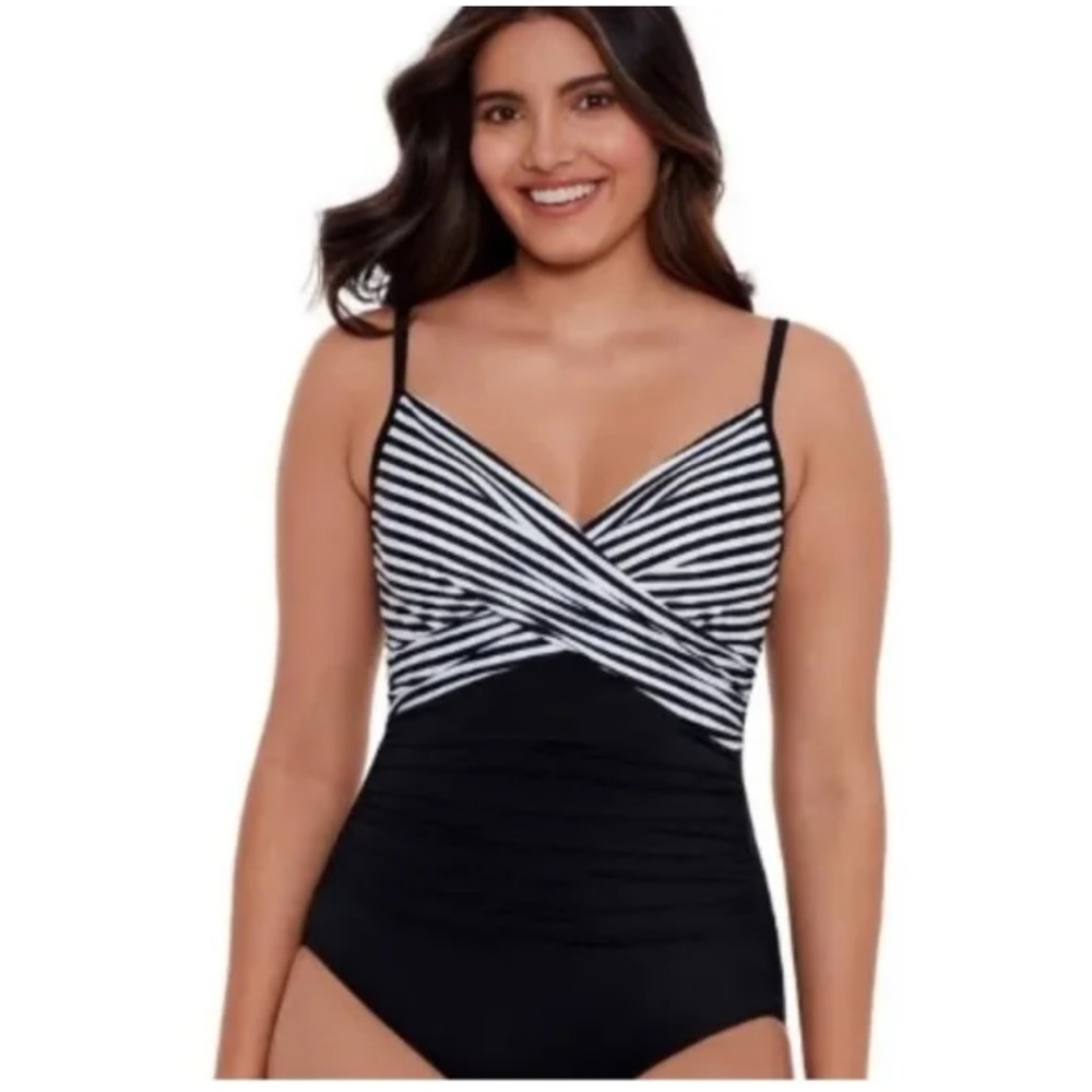 Embrace your Curves by Miracle Brands Striped Twist Top One Piece‎ Swimsuit SZ M